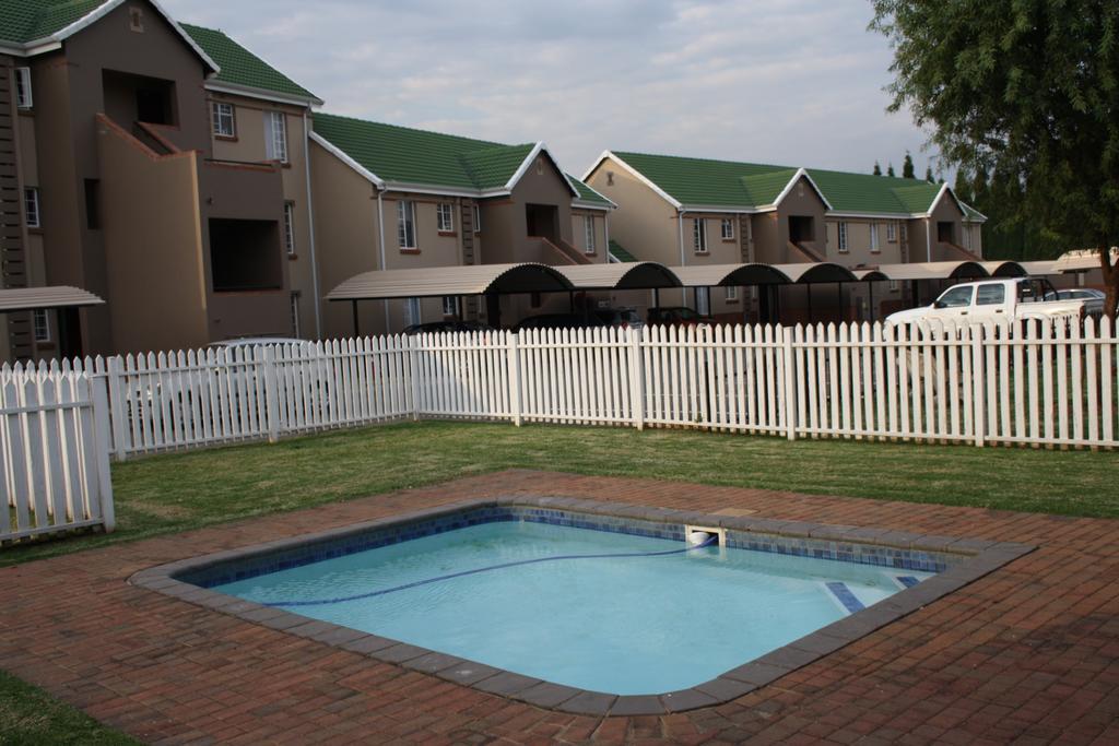 African Eagle Apartments Witfield Esterno foto